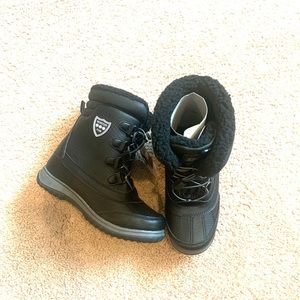 !!!SOLD!!!Boys Khombu Boots